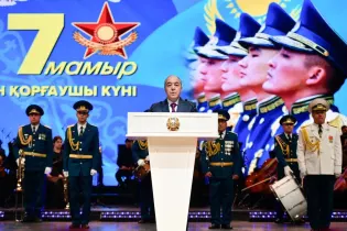 БҚО әкімі өңір халқын Отан қорғаушы күнімен құттықтады
