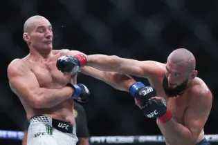 Хамзат Чимаев впервые в карьере проиграл в UFC