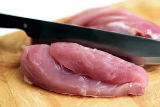 Отличить собачье мясо от говядины очень сложно – заведения Астаны сделали заявление