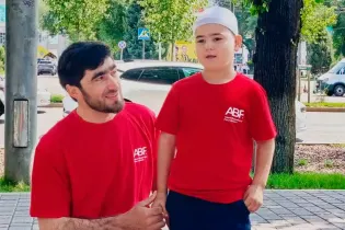 Донор из Дагестана спустя три года встретился в Алматы с мальчиком, которому спас жизнь