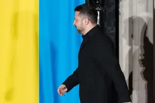 Зеленский подписал закон об отмене защиты русского языка: что изменится