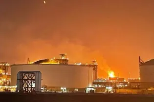 13 человек погибли при взрыве на газовом заводе в Катаре