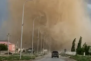 Смерч сняли на видео в Мангистауской области