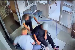 Двух мужчин задержали в Астане за кражу инвалидной коляски из больницы
