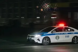 В Астане девушка устроила ночной салют во дворе и получила три штрафа