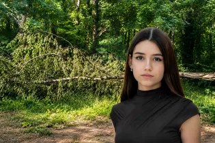 Удалили часть черепа: 19-летняя алматинка впала в кому после прогулки в роще Баума