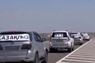 «Спасибо, Актау! Мы – казахи»: поступок туристов из Актобе обсуждают в сети