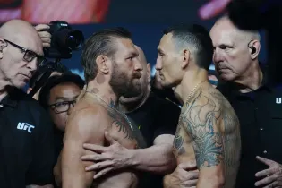 Конор Макгрегор проиграл первый бой после возвращения в UFC
