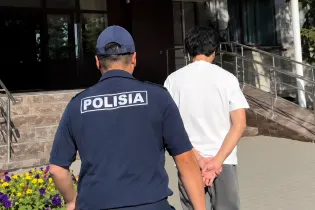 В Алматы выпускника арестовали на пять суток после видео с «разорванным дипломом»