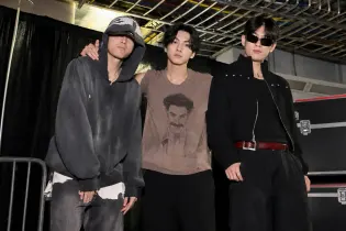 Звезда K-POP Чонвон извинился перед всем Казахстаном за футболку с Боратом