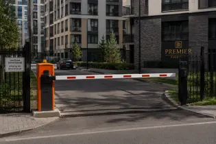 Платить заставят всех: как законно установить шлагбаум в казахстанских ЖК