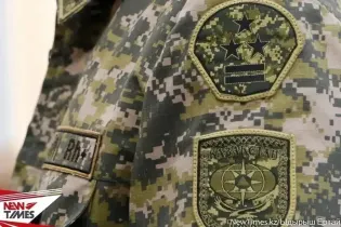 Срочник находится в реанимации после падения из окна воинской части в Конаеве