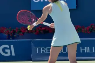 Елена Рыбакина стартовала c победы в Торонто