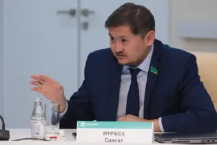 Нурбек не смог назвать число студентов, получающих компенсацию за общежитие