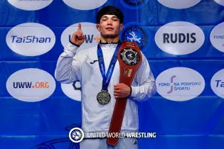 Казахстанские борцы завоевали четыре медали на чемпионате мира U20
