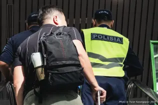 В Костанае избили полицейского: троим грозит до 15 лет тюрьмы