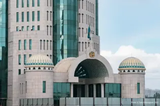 Кто займет места в новом Курултае: четыре партии раскрыли имена депутатов