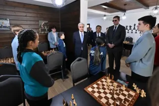 Казахстанец возглавил FIDE: Токаев направил поздравление