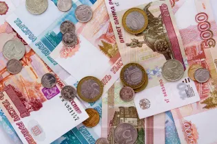 Россия снизила лимит на вывоз наличных рублей в Казахстан до 1 млн
