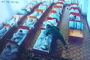 «Поцарапала лицо спящему малышу»: инцидент в детсаду расследуют в Актюбинской области