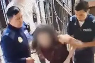 Жительница Алматы обвинила полицейских в сексуальном насилии: видео опубликовали в Сети
