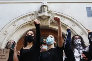 Протесты школьников во Франции: подростку оторвало руку в ходе столкновений с полицией