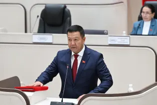 «Подставляют мужчин»: депутат Кыргызстана предложил наказывать 16-летних девушек