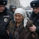 Бабушку из Казахстана обвинили в избиении российских полицейских