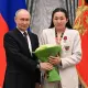 Путин наградил казахскую боксершу из Омска орденом «За заслуги перед Отечеством»