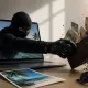 Тур оплачен, отель не существует: как мошенники зарабатывают на вашем отпуске