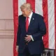 Трамп обозвал журналистку тупой и сбежал с интервью