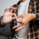 Почему в Казахстане до сих пор не признали жестовый язык официально