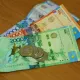 Глава Нацбанка сказал, что купюры тенге уменьшили ради удобства и экономии