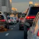 В СКО сняли на видео женщину, которая намеренно падает под колеса авто