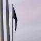 Грязный казахстанский флаг заметили на границе с Кыргызстаном