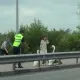 Не прошел мимо: поступок полицейского из Костаная покорил пользователей Сети