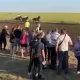 Полицейский спас ребенка во время конных скачек в Костанайской области