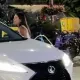 Едва не сбила и оскорбила: в Алматы люди ищут водительницу белого Lexus