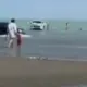 Опасный инцидент на Балхаше: водитель заехал в воду с отдыхающими