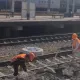 Дети работают на стройке в 40-градусную жару: скандал на вокзале Алматы-1
