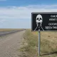 «Здесь гибнут люди»: кто установил черные знаки на трассах Казахстана
