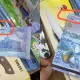 «А сдача ушла реальная»: фейковые 10 тысяч нашли в кассе магазина в Казахстане