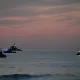 Трагедия на Каспии: сотни спасателей продолжают поиски двух военнослужащих