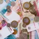Россия снизила лимит на вывоз наличных рублей в Казахстан до 1 млн